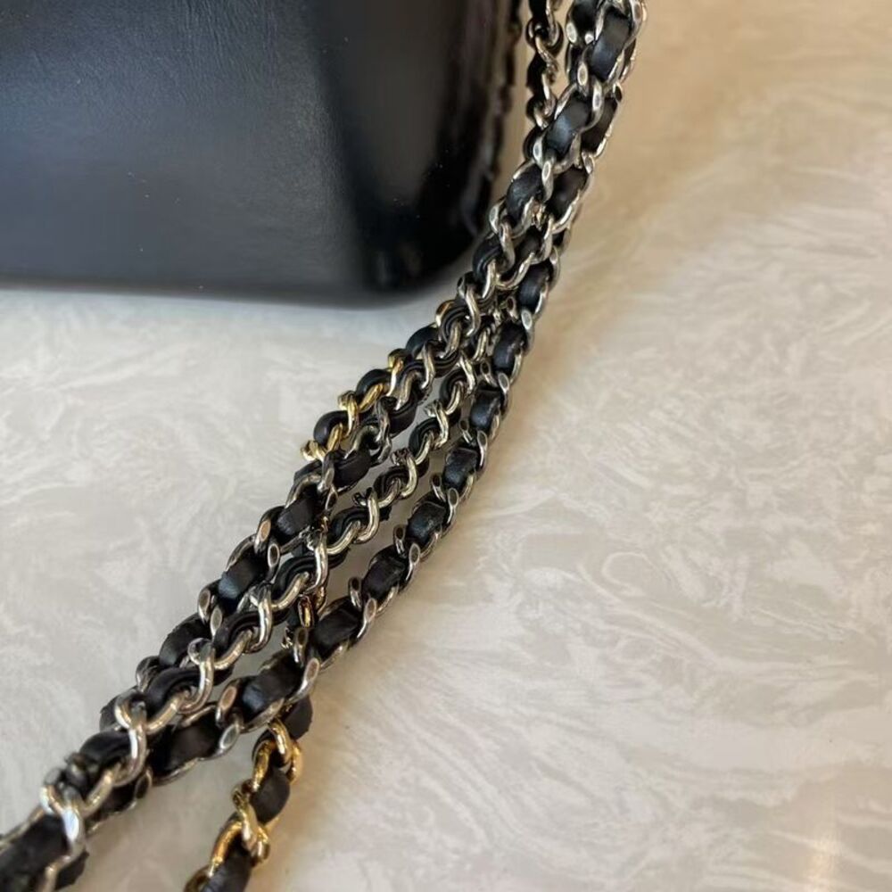 Chanel Women Pre-Loved Bag Very Good Condition - Picture 3 of 8